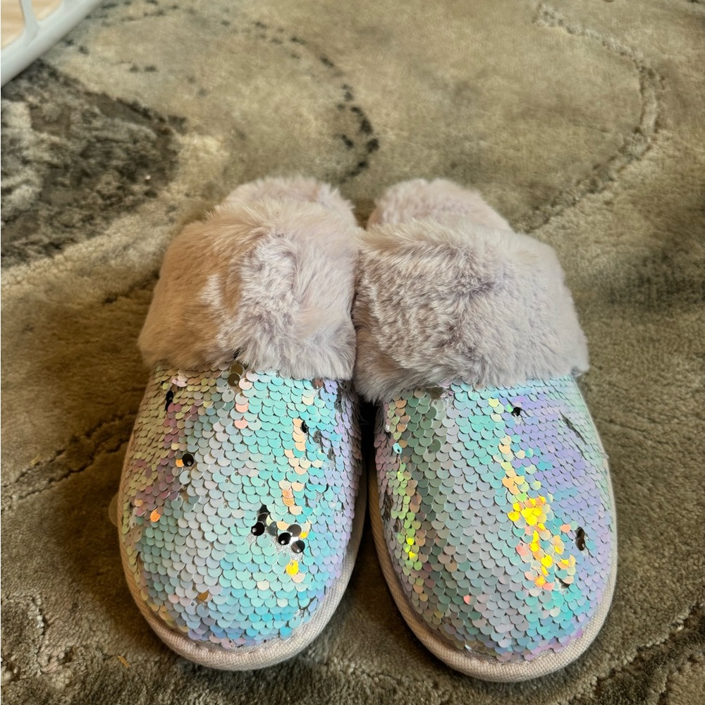 Girls Furry Slippers Sz 4/5